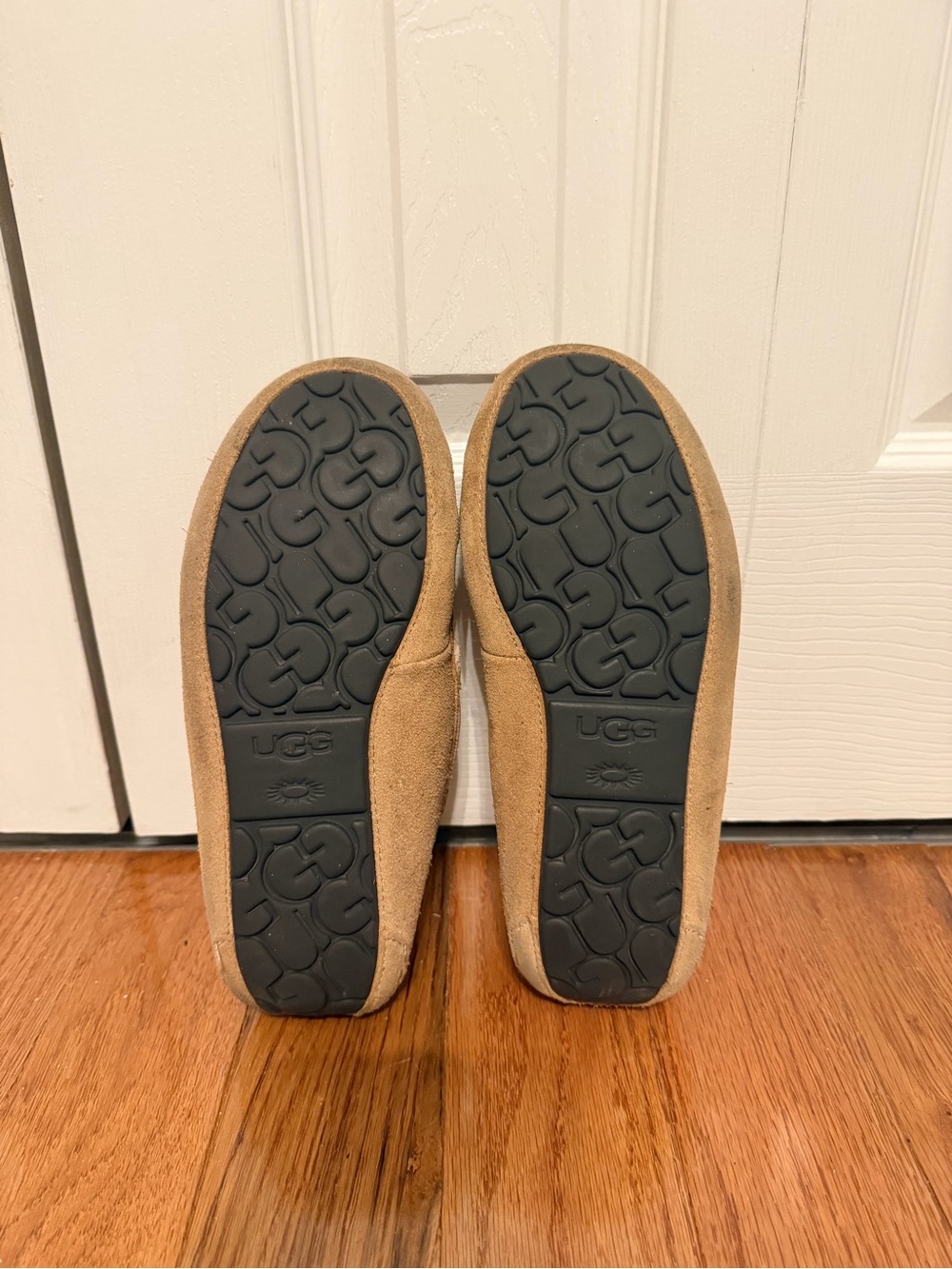 UGG Men’s Chestnut/Tan Suede Moccasin Slippers with Shearling - Picture 2 of 2